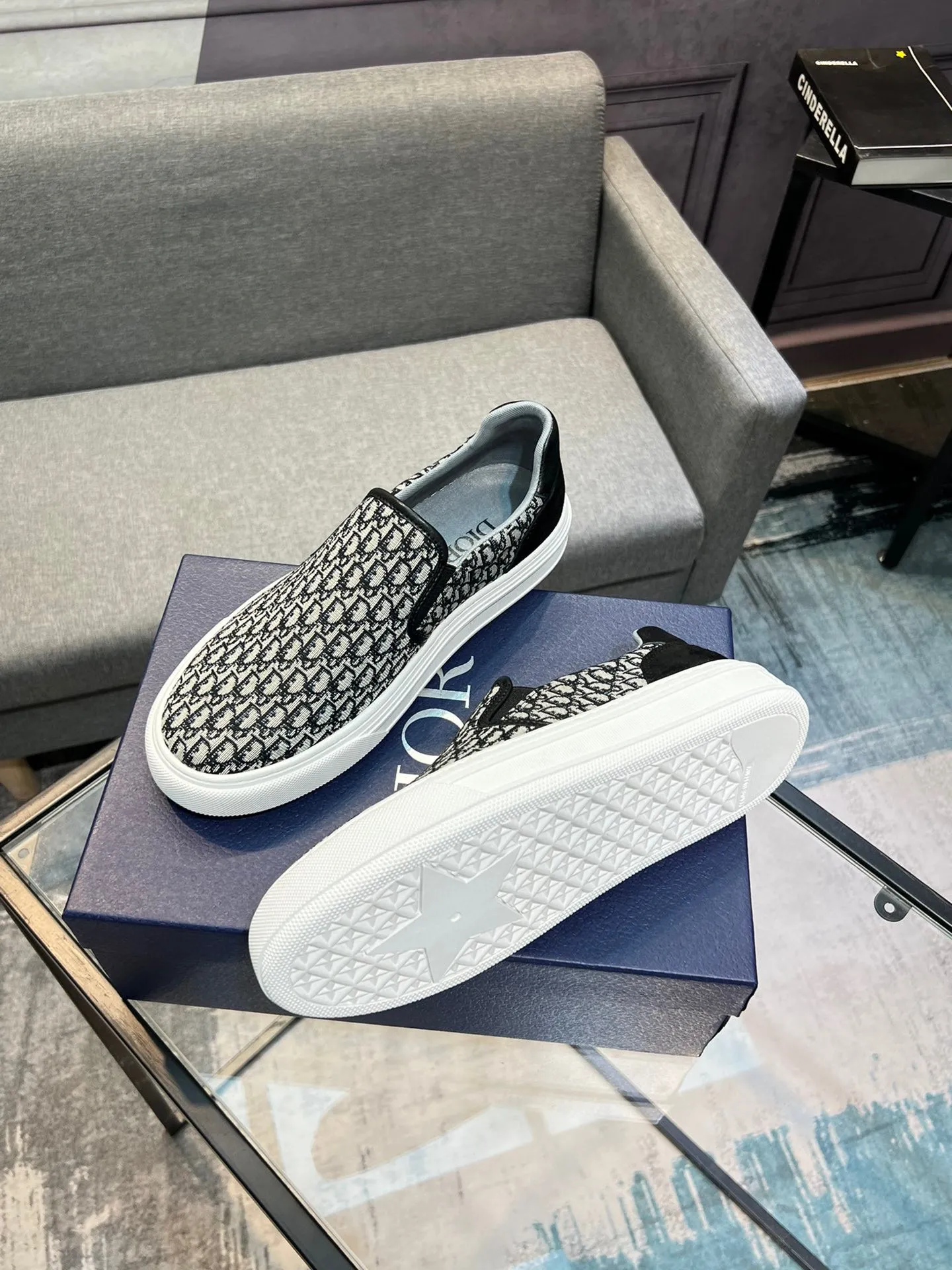 Men's shoes 💰380 The latest DiOr shipment, using imported top-grade jacquard fabric with cowhide design 👍 Breathable mesh lining, comfortable to wear, lightweight, original last mold, official website 1:1, private mold outsole, non-slip, color, multiple colors available, code number 38 to 44 (45 can be ordered)
